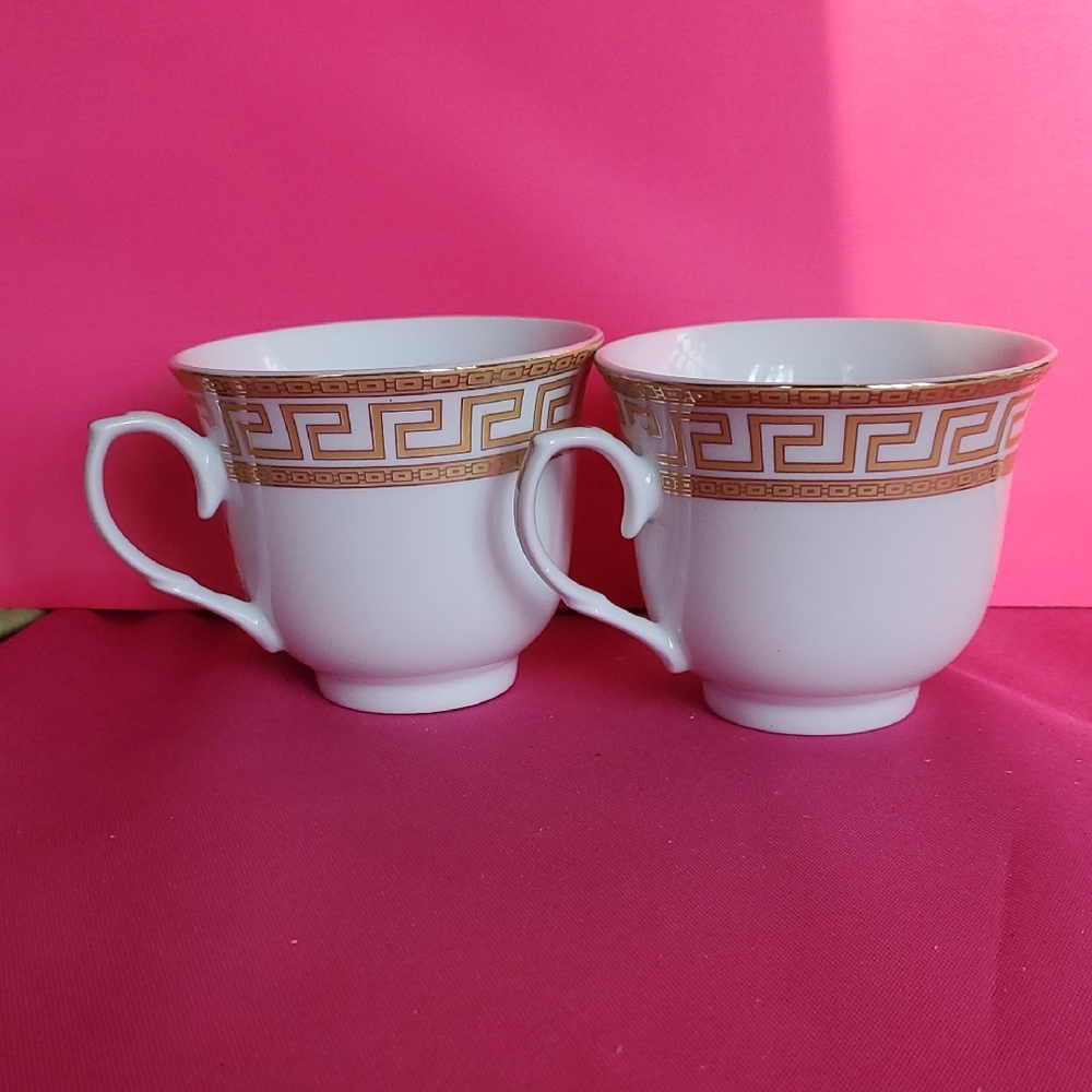 [Never Used] Fine Porcelain White and Gold Patterned Teacups